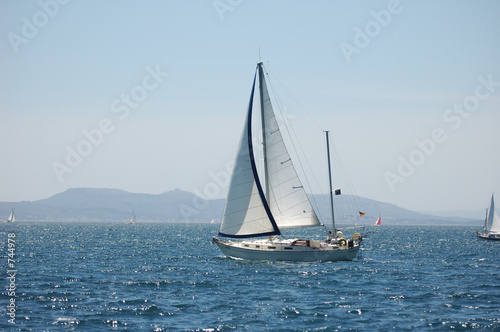 Photo under full sail