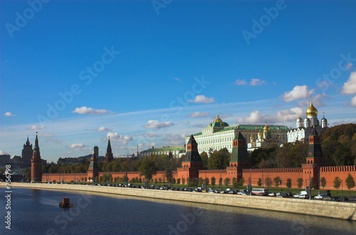 kremlin wall and moskva river