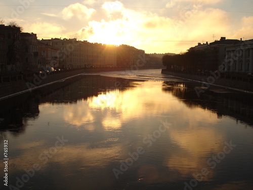 Obraz na płótnie fluss durch st. petersburg