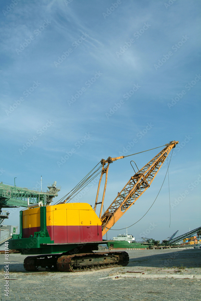 auto crane in port