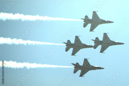 thunderbirds f-16 fighting falcon jets photo