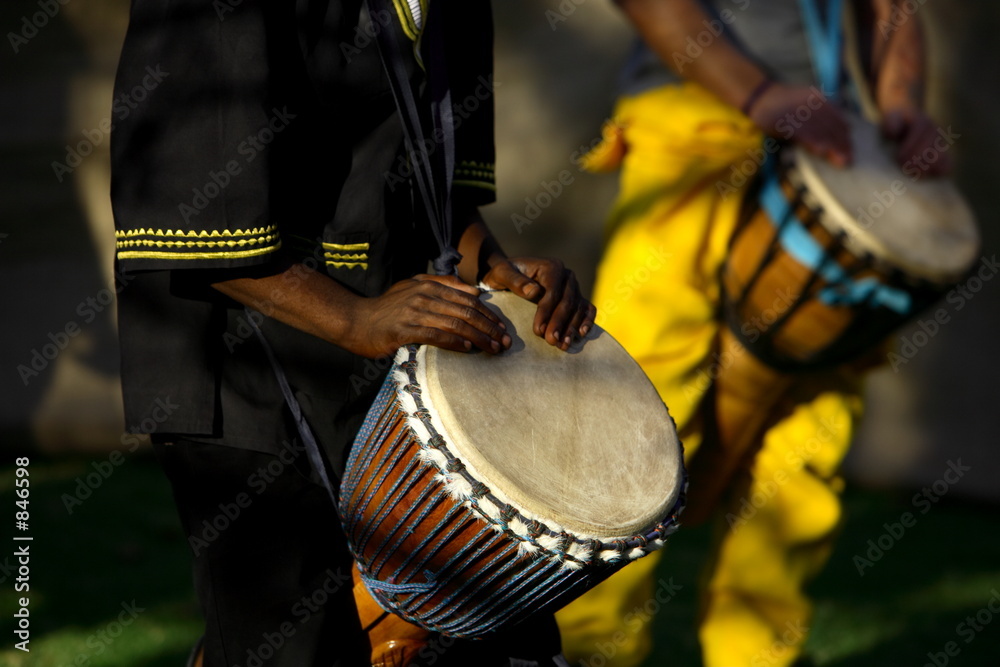 Fototapeta premium afrykański perkusista