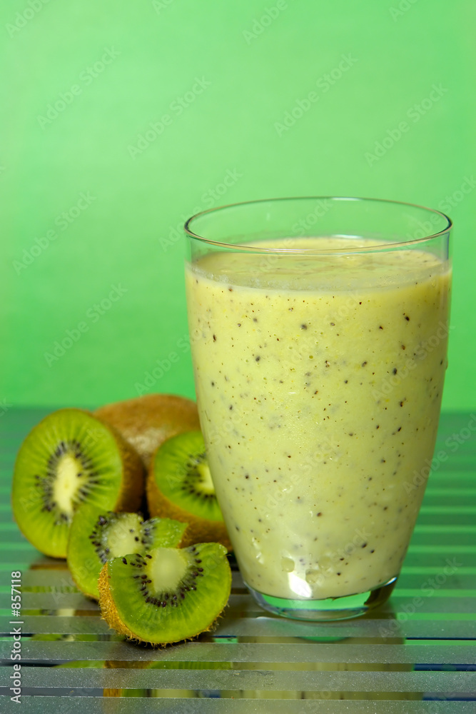kiwi smoothie kiwi smoothie