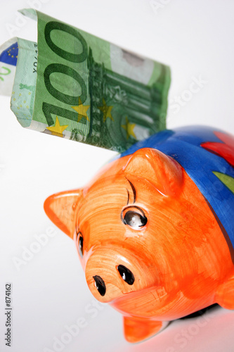 фотографія hundred euro and piggy
