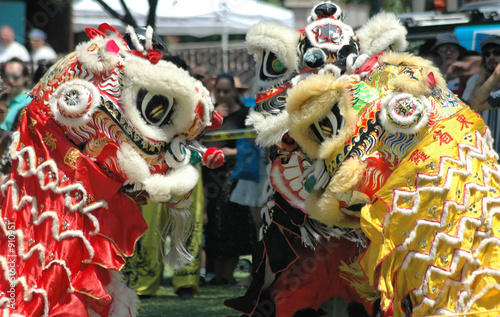 chinese dragon dancers