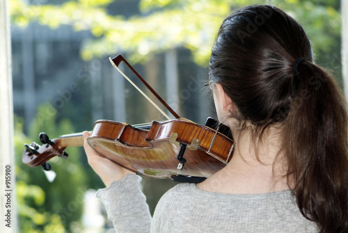 violin student