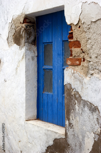 blue window © etan rozin