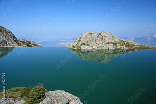 Fototapeta Naklejka Na Ścianę i Meble -  mountain lake