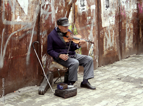Slika na platnu a singer in the street