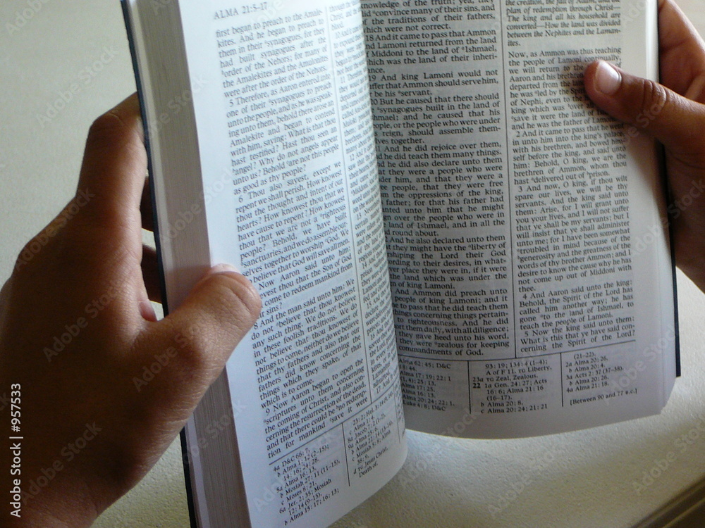 Ταπετσαρία open book of mormon in the hands of a black person