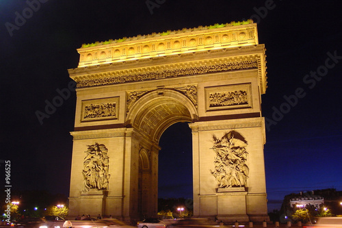 arc de triomphe nuit