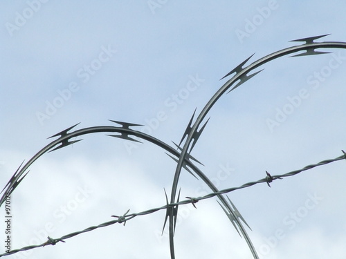 prison wire photo