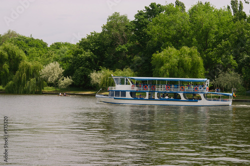 blue lake boat