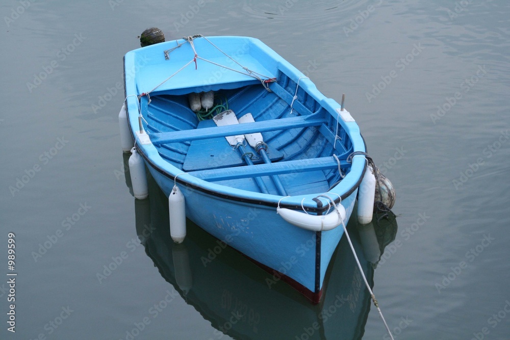 barque bleue