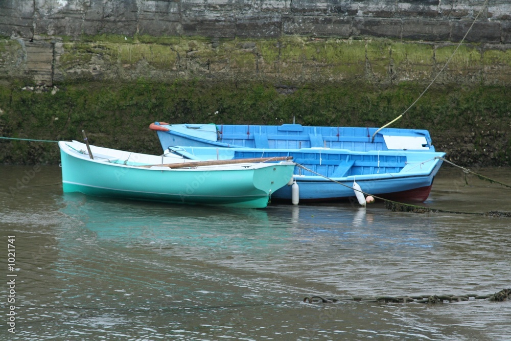 les trois barques echouees