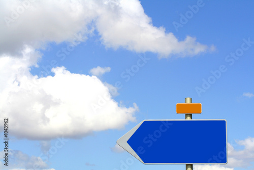 panneau bleu sur fond ciel