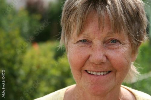 sympathische seniorin ii