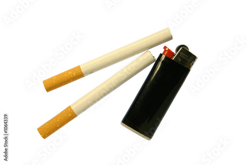 Foto deux cigarettes et un briquet