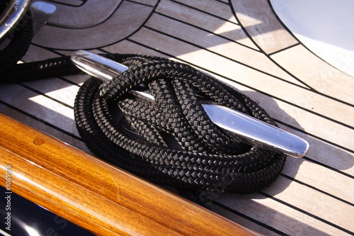 yacht cleat and rope photo