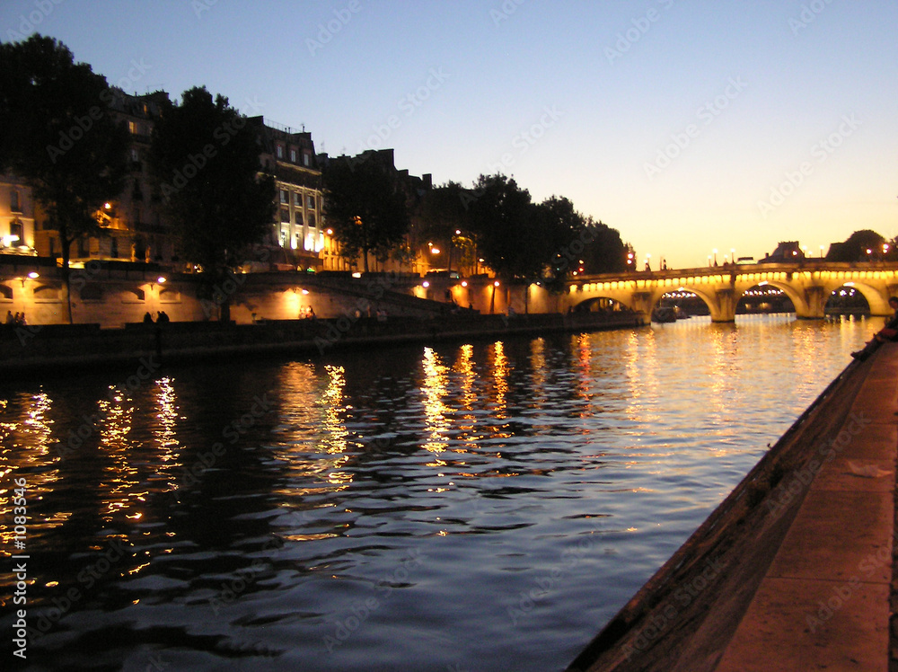 Naklejka premium paris la nuit