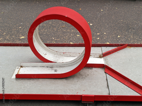 the dead-loop mini-golf playing field