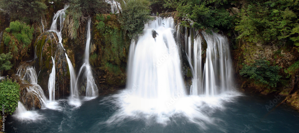 Obraz premium waterfall in paradise