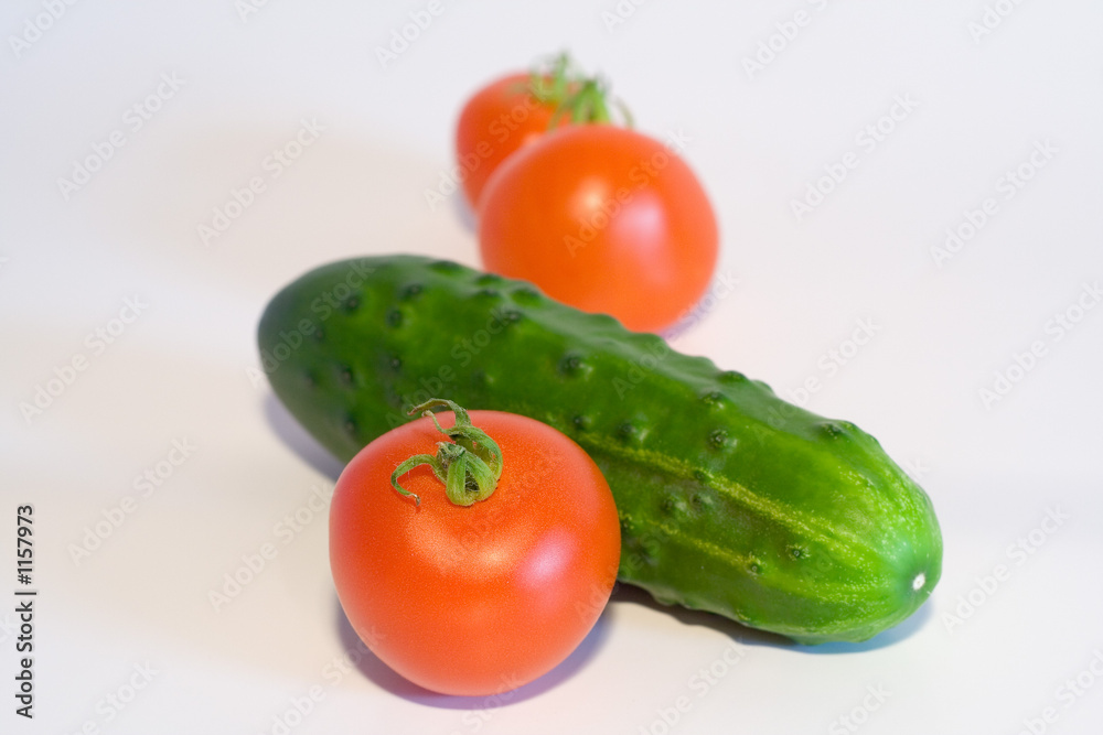 tomate gurke auf weiss ao_060823_2404.cr2 tomate gurke auf weiss ao_060823_2404.cr2