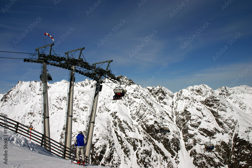 Obraz premium ski lift and mountains