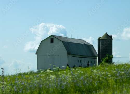 barn and silo © Scott Slattery