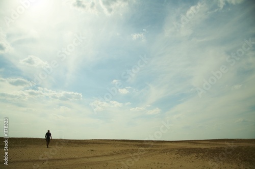alone men in the desert