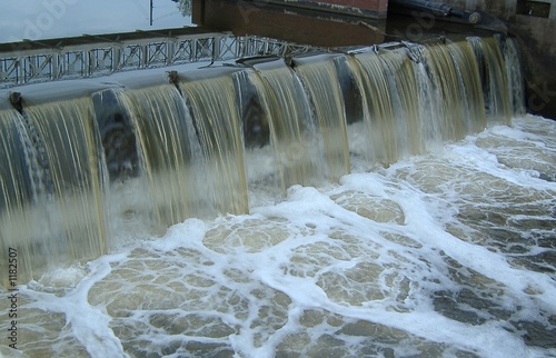sluice gate
