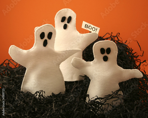 three felt halloween ghosts
