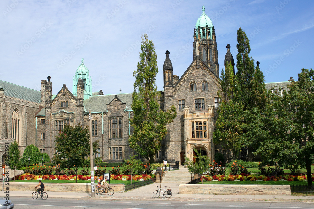 Obraz premium trinity college with cyclists