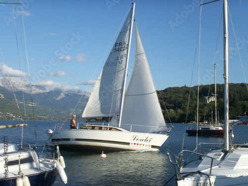 bateau voilier lac