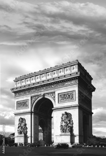 triomphe in b&w