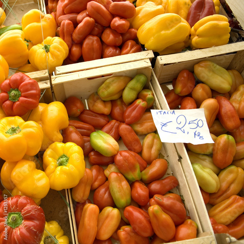 Fotografie tomates et poivrons en vrac