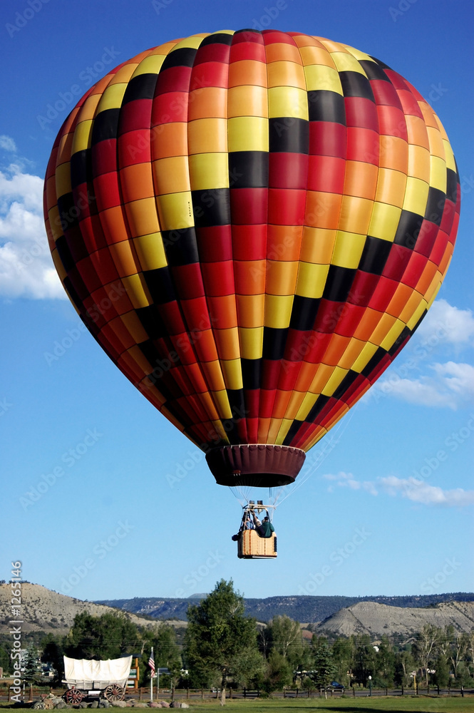 Naklejka premium morning balloon flight