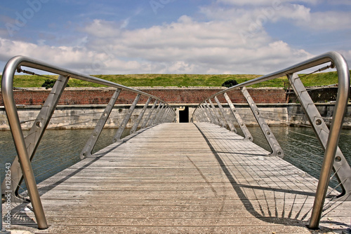 Photo modern footbridge