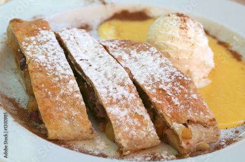 apple pie (vienna strudel) with ice-cream