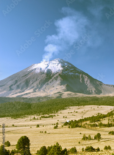 active snowcapped popocatepetl volcano