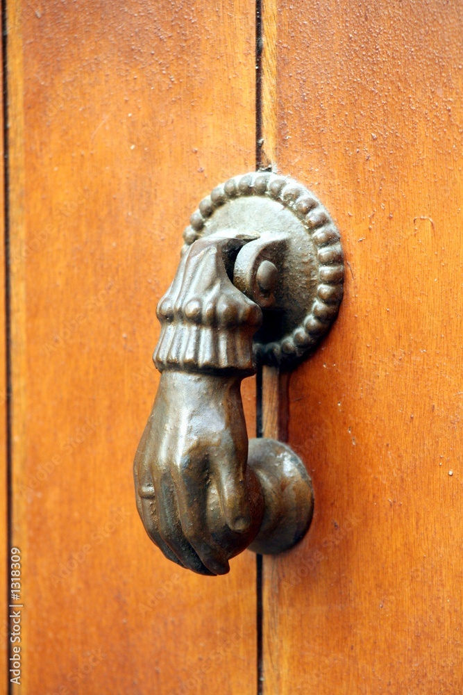 la main sur la porte la main sur la porte