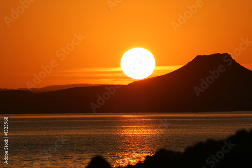 coucher de soleil su le lac nasser