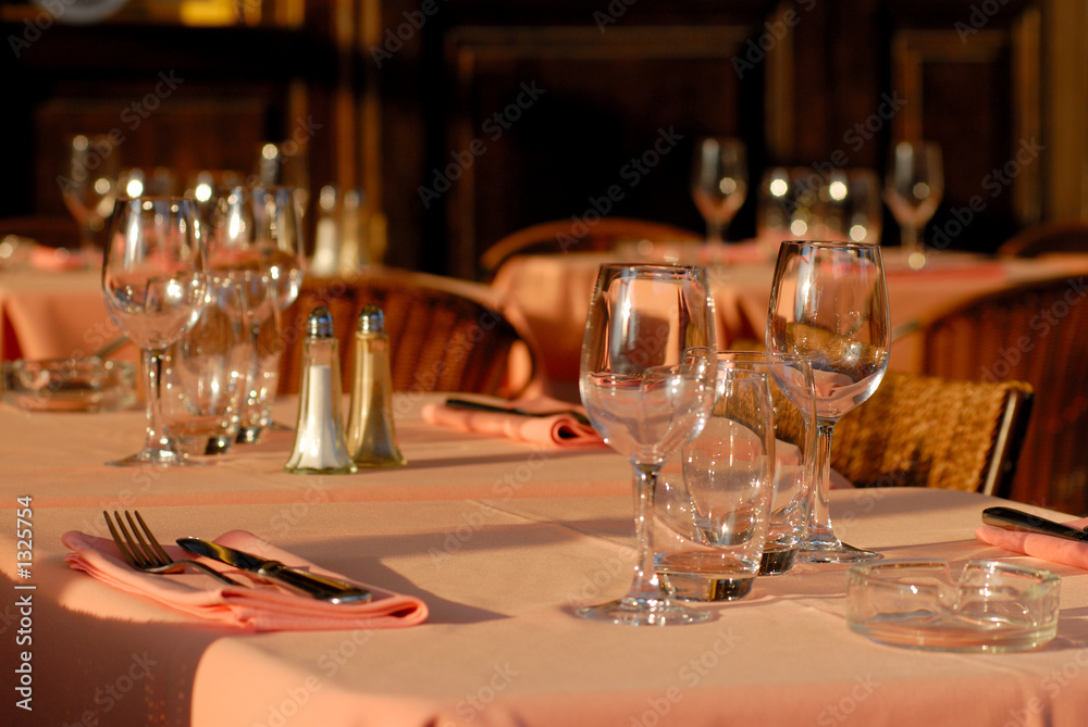 table dressée table dressée