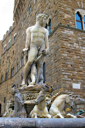 statue