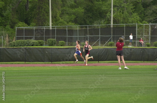 runners on track