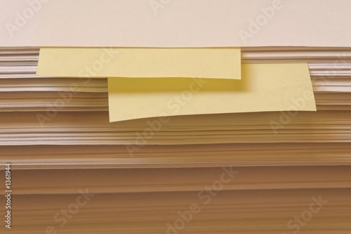 papier mit notizzetteln