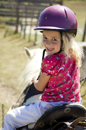 blonde à cheval
