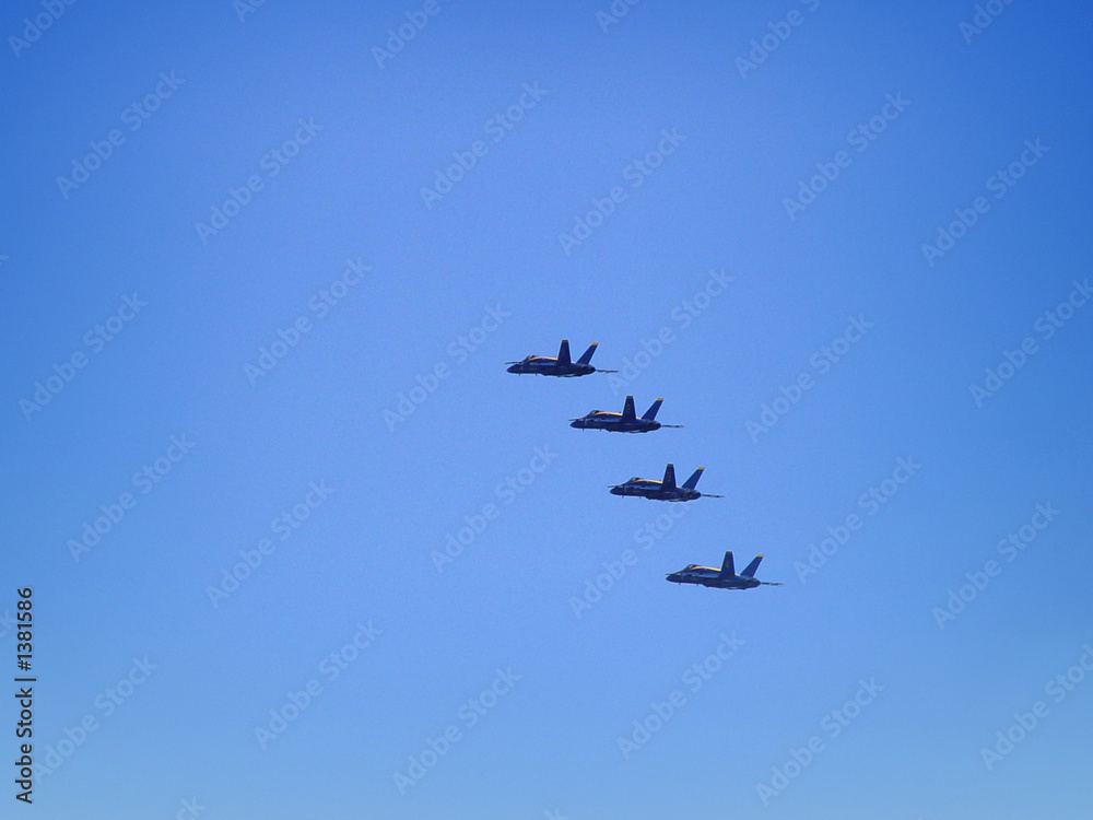 4 airplanes in a show 4 airplanes in a show