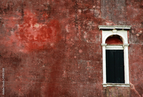 a red wall photo