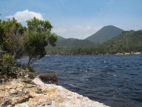 bergsee in tasmanien photo